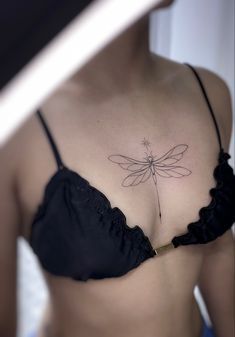 mẫu tattoo hình chuồn chuồn tối giản