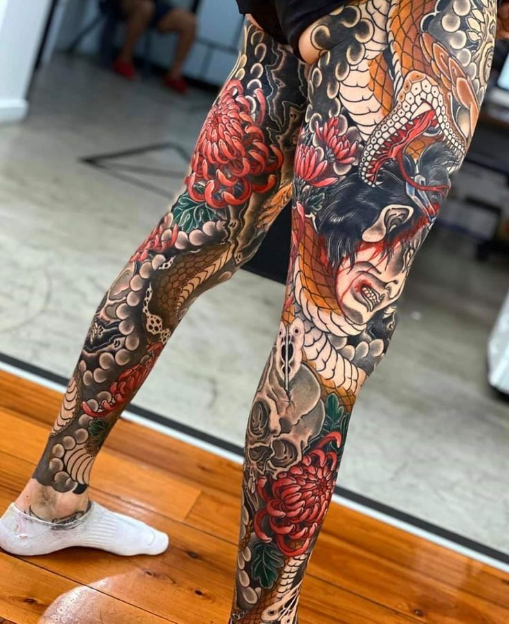 mẫu tattoo con công đầy màu sắc