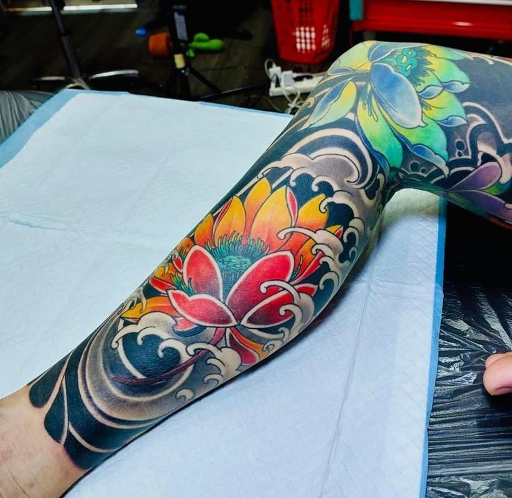 tattoo cá chép trên nền đen đặc sắc