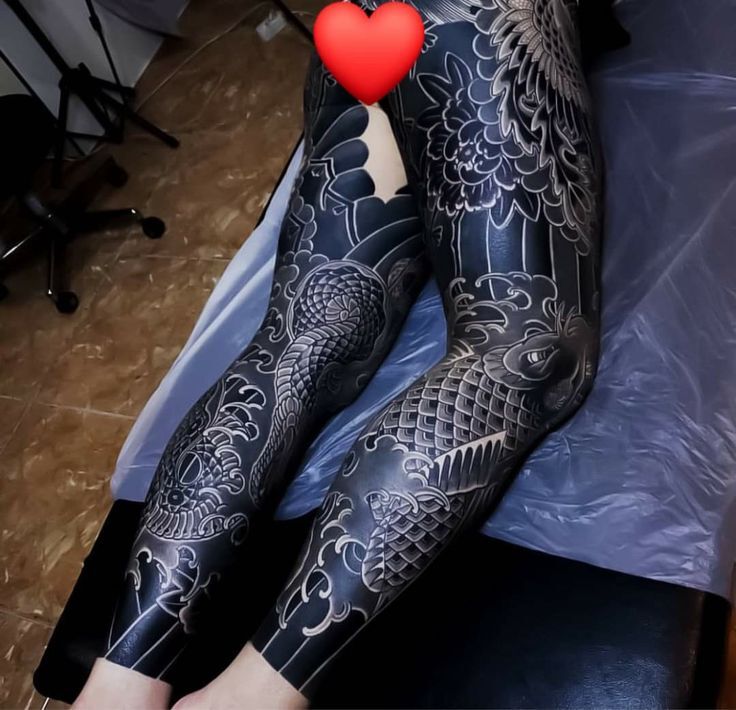 tattoo hoa mẫu đơn và sóng biển