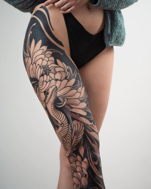 sự kết hợp giữa tattoo mẫu đơn và hoa văn