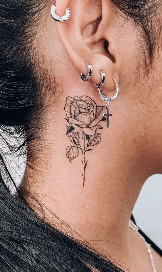 Mẫu Hình Xăm Hoa Hồng Mini Sau Tai 1 hình xăm hoa hồng mini sau tai mẫu 1