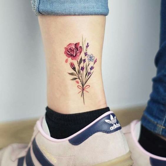 hình xăm bông hồng và oải hương