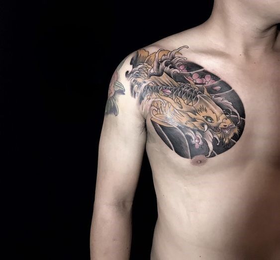 Hình xăm cá chép đầu rồng ở ngực hình xăm cá chép đầu rồng ở ngực