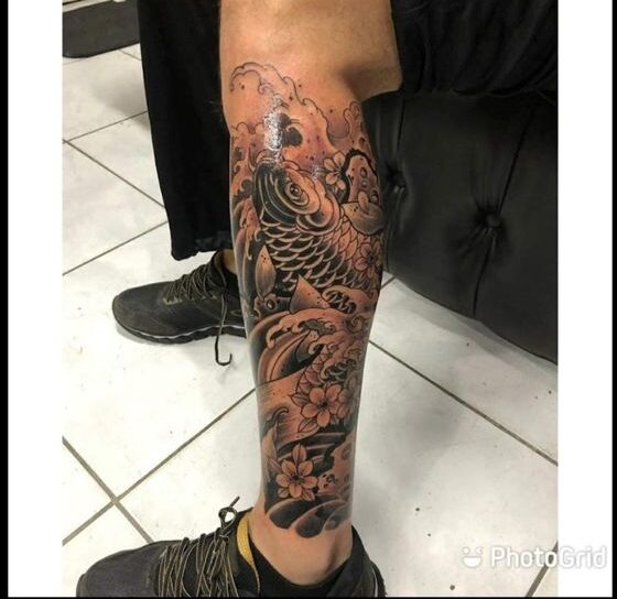 Một hình xăm cá chép phong cảnh cổ xưa của Nhật Bản dành cho khách hàng tattoo cá chép phong cảnh nhật cổ cho anh khách
