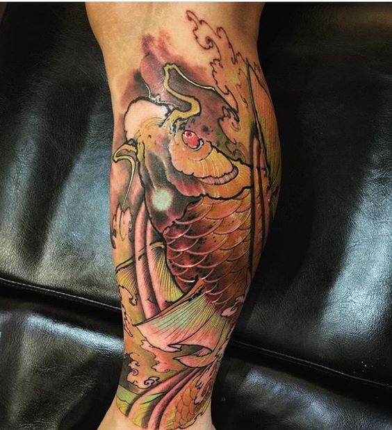 Hình xăm cá chép cực ấn tượng ở bắp chân tattoo cá chép ở bắp chân cực ấn tượng