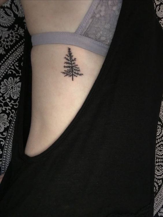 mẫu tattoo cây thông nhỏ cho nữ