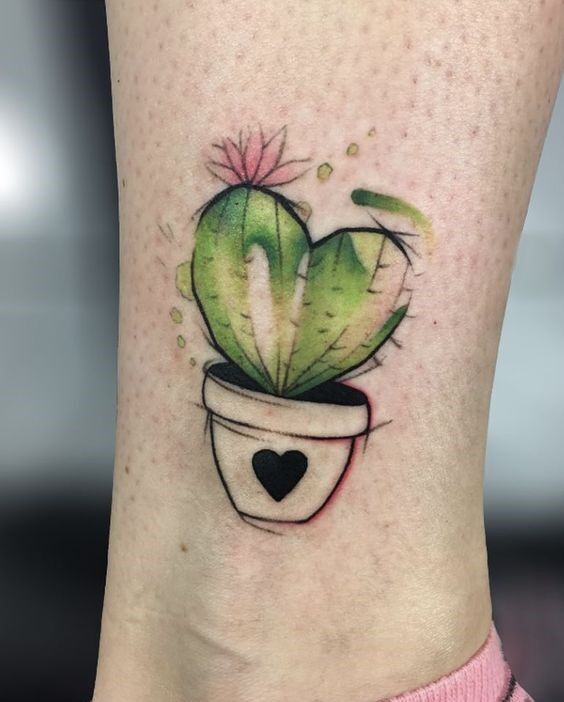 mẫu tattoo xương rồng hình trái tim
