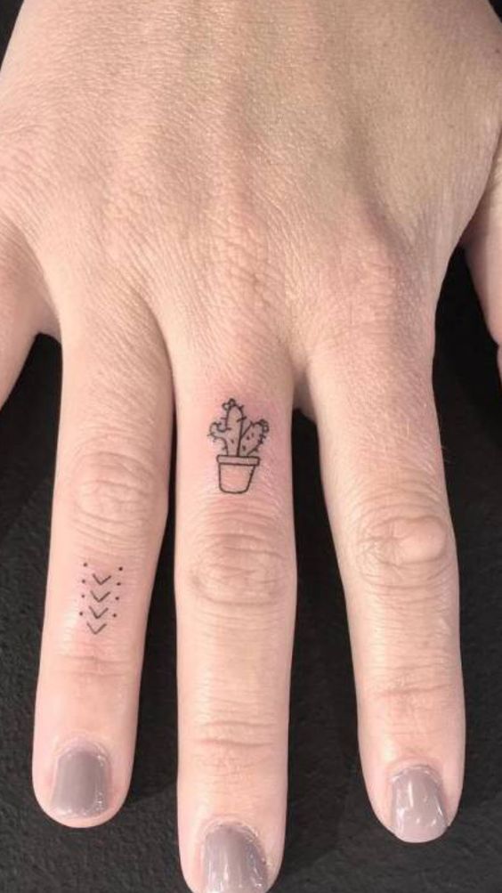 tattoo xương rồng ở ngón tay cá tính và hợp thời trang