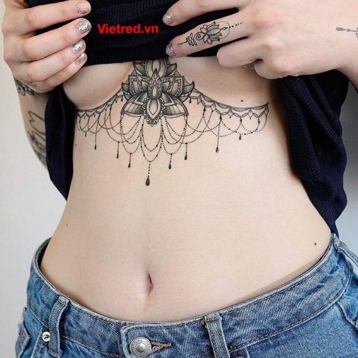 tattoo bông hoa và lưới