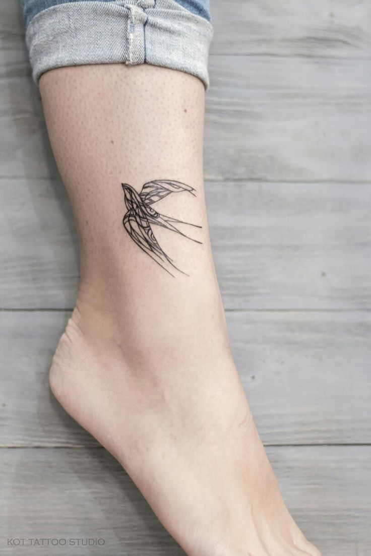 tattoo chim én cực đẹp ở cổ chân