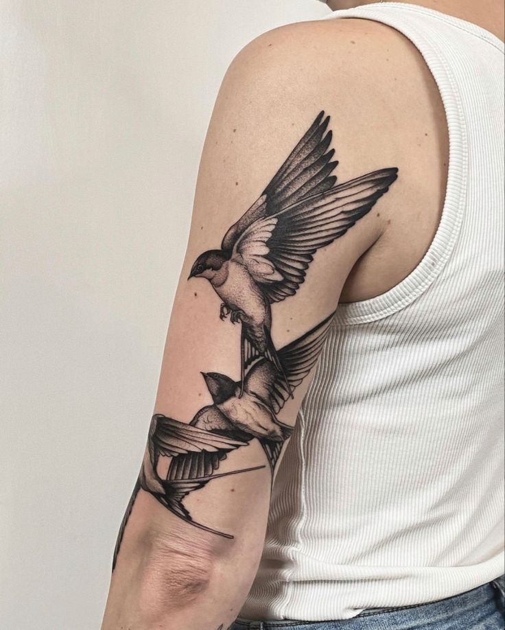 tattoo chim én full bắp tay cực chất