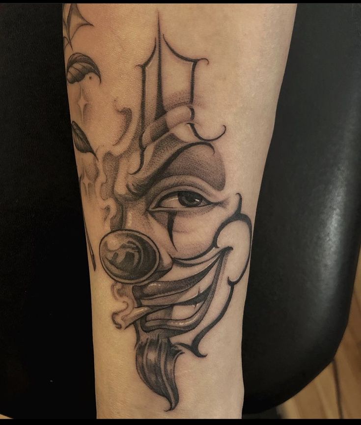 Thiết kế hình xăm chú hề hút thuốc rất ngầu mẫu tattoo chú hề đang hút thuốc cực ngầu