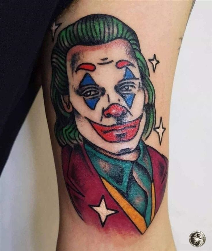 Chú hề joker trông khá hài hước chú hề joker nhìn khá hài hước