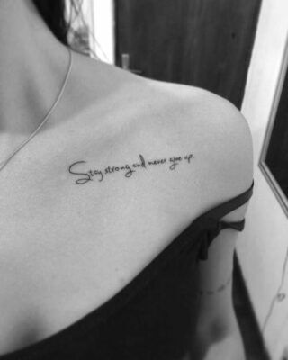 hình xăm chữ stay strong and never give up
