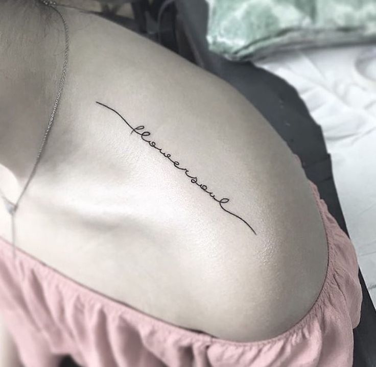 mẫu tattoo chữ kí ở vai