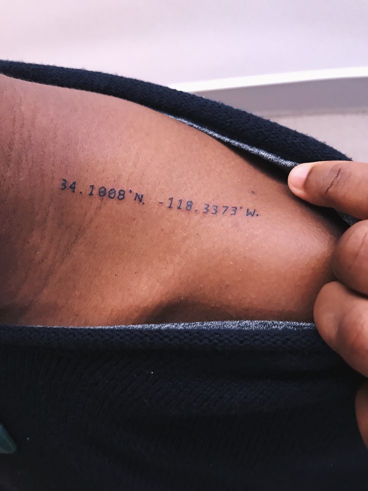mẫu tattoo chữ số ý nghĩa ở vai
