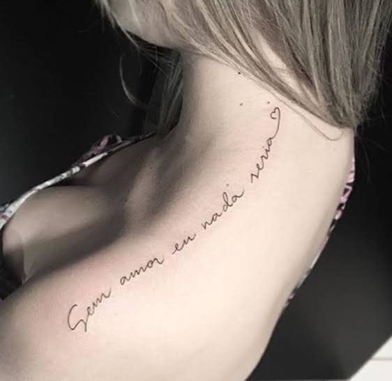 mẫu tattoo dòng chữ siêu đẹp ở vai