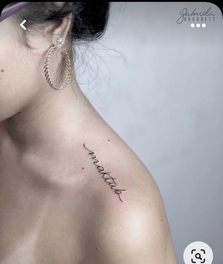 mẫu xăm tên ở vai siêu đẹp