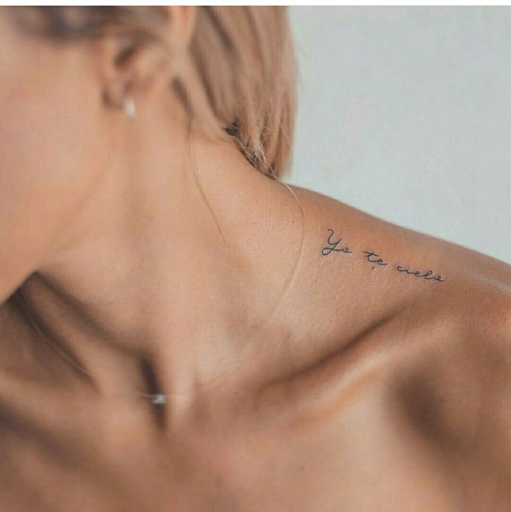 tattoo câu chữ mini đơn giản ở vai