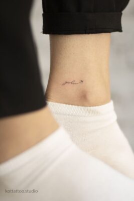 phong cách tattoo chữ mini YOLO cực đẹp