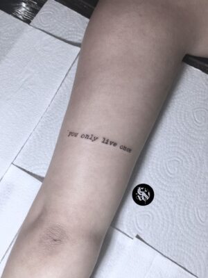 ý tưởng tattoo chữ you only live once mini