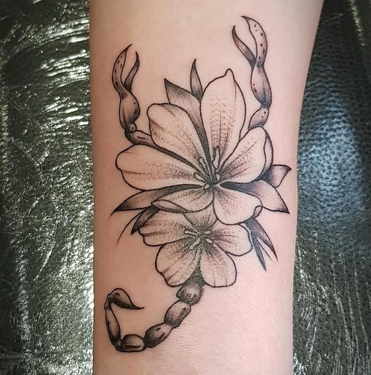 Hình xăm hoa kết hợp bọ cạp Top 999+ hình xăm con bọ cạp siêu ngầu và cá tính - Genztattoo