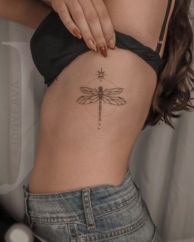 Thu hút sự chú ý với mẫu hình xăm chuồn chuồn cho nữ thu hút ánh nhìn với mẫu tattoo chuồn chuồn của nữ
