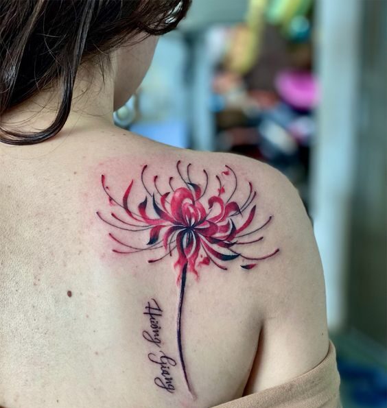 tattoo mini hoa bỉ ngạn và chữ cách điệu