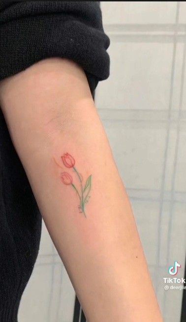 mẫu tattoo hoa tulip cực xinh xắn