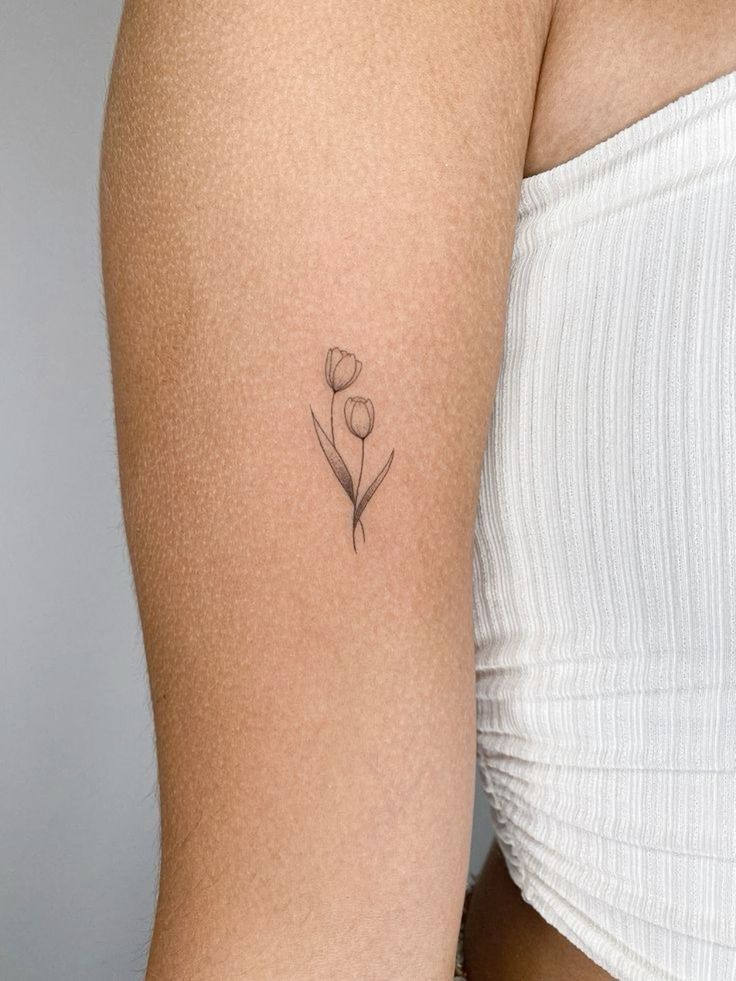 mẫu tattoo hoa tulip đơn giản