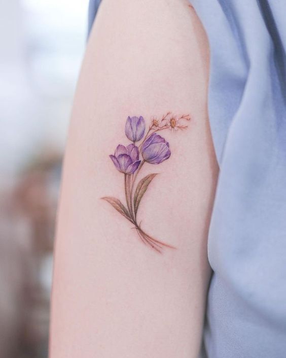 hình xăm hoa và lá nhẹ nhàng