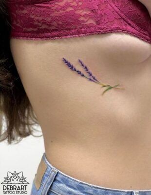 hình xăm hoa lavender ở sườn đẹp