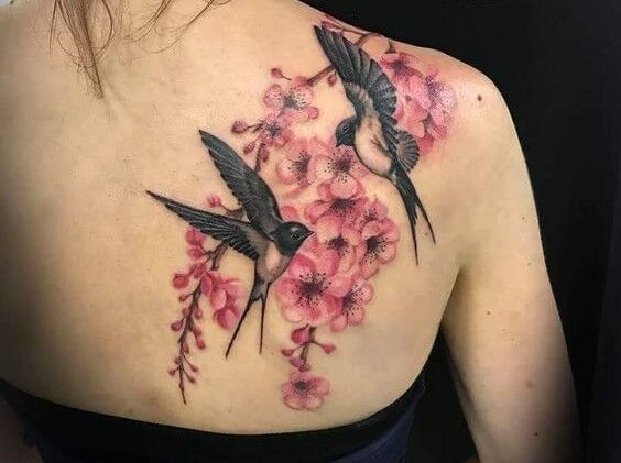 Hình xăm bông hoa lung linh sau lưng Hình xăm hoa lung linh sau lưng
