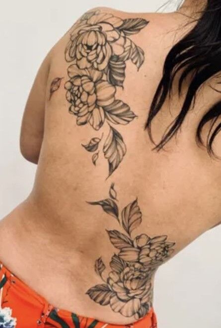 Hình xăm hoa thời thượng ở lưng Tattoo hoa sau lưng thời trang