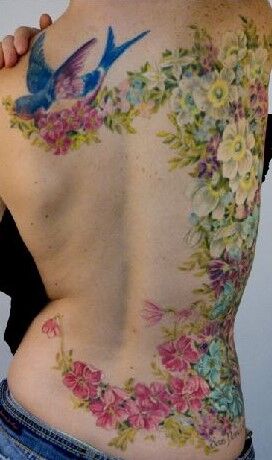 Hình xăm hoa lưng đầy màu sắc Tattoo hoa sau lưng đầy màu sắc