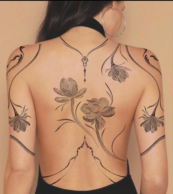 Hình xăm hoa ở lưng và cánh tay Hình xăm hoa sau lưng và tay