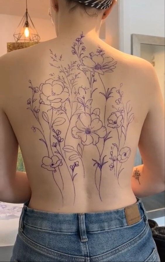 Hình xăm hoa lưng tối giản Hình xăm hoa sau lưng tối giản