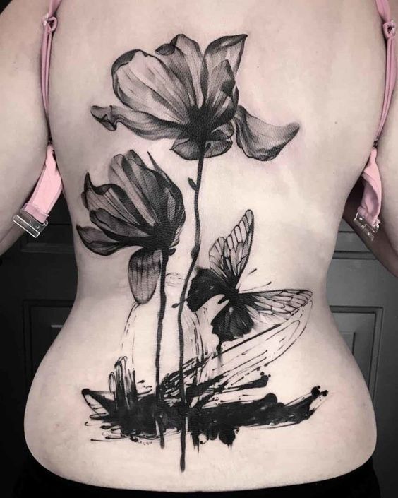Hình xăm hoa đen trắng ở lưng Tattoo hoa sau lưng đen trắng