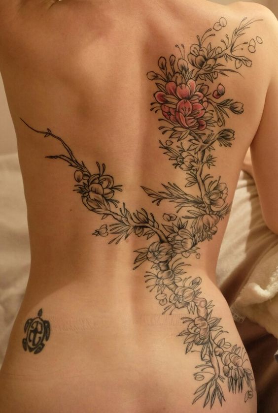 Hình xăm bông hoa gợi cảm ở lưng Tattoo hoa sau lưng gợi cảm