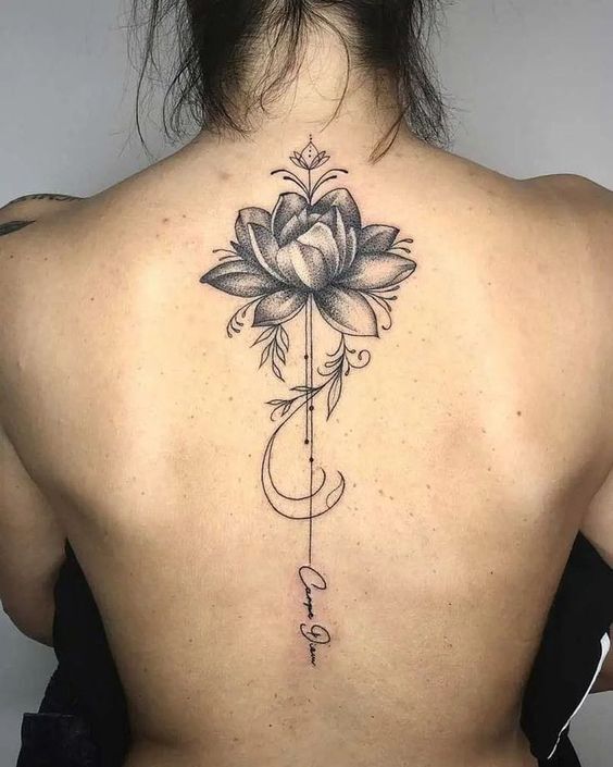 Hình xăm hoa đơn giản ở lưng Hình xăm hoa đơn giản sau lưng