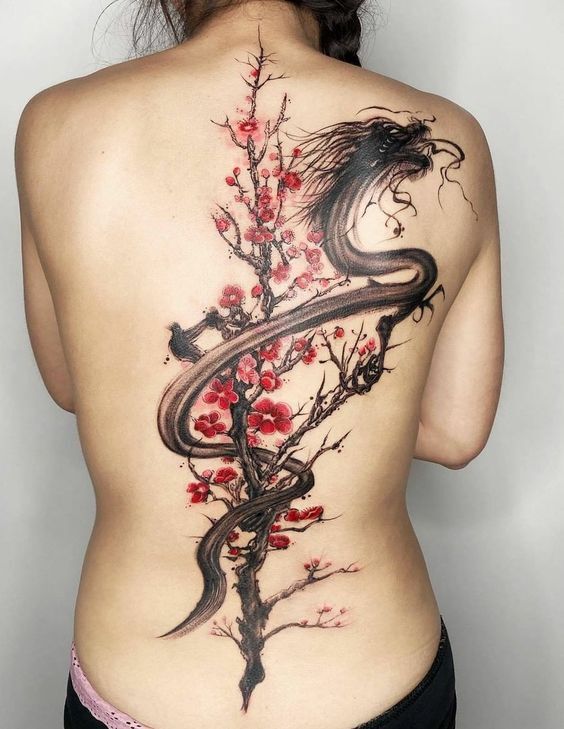 Hình xăm hoa và rồng ở lưng Hình xăm hoa và rồng sau lưng
