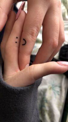 hình tattoo cho đôi bạn thân mẫu hình mặt cười