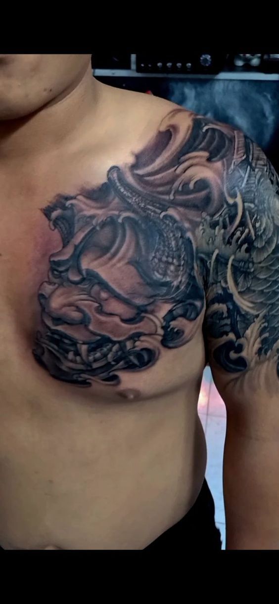 hình xăm mặt quỷ kết hợp với cá chép vắt vai cực chiến