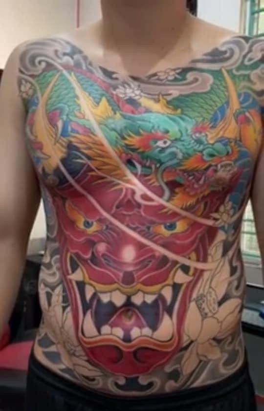 Hình xăm mặt quỷ Yaksha kết hợp rồng xanh che lưng tattoo mặt quỷ dạ xoa kết hợp rồng xanh bít lưng