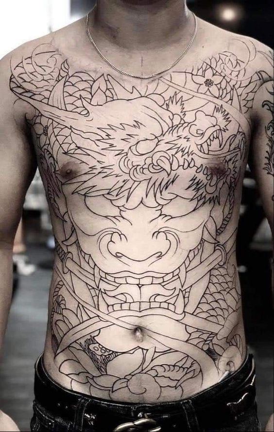 Phác thảo hình xăm mặt quỷ cầm hai thanh kiếm cùng với họa tiết rồng đường nét hình xăm mặt quỷ ngậm song kiếm kết hợp họa tiết rồng