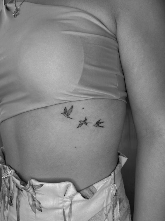 100 hình xăm mini ở mạn sườn cho nữ tạo dấu ấn đặc biệt - Genztattoo