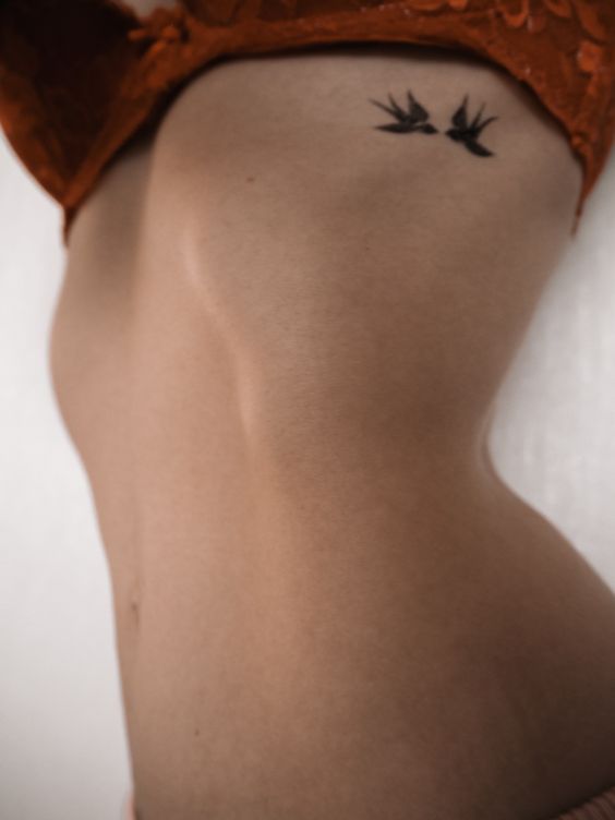 100 hình xăm mini ở mạn sườn cho nữ tạo dấu ấn đặc biệt - Genztattoo