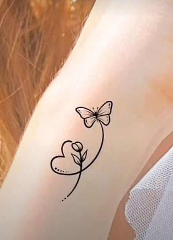Thiết kế hình xăm bướm và hoa mini trên tay mẫu hình xăm con bướm và cành hoa mini ở tay