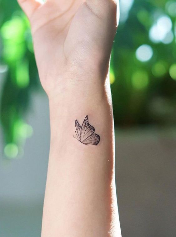Hình xăm cánh tay bướm mini sống hình xăm ở cánh tay con bướm mini sinh động